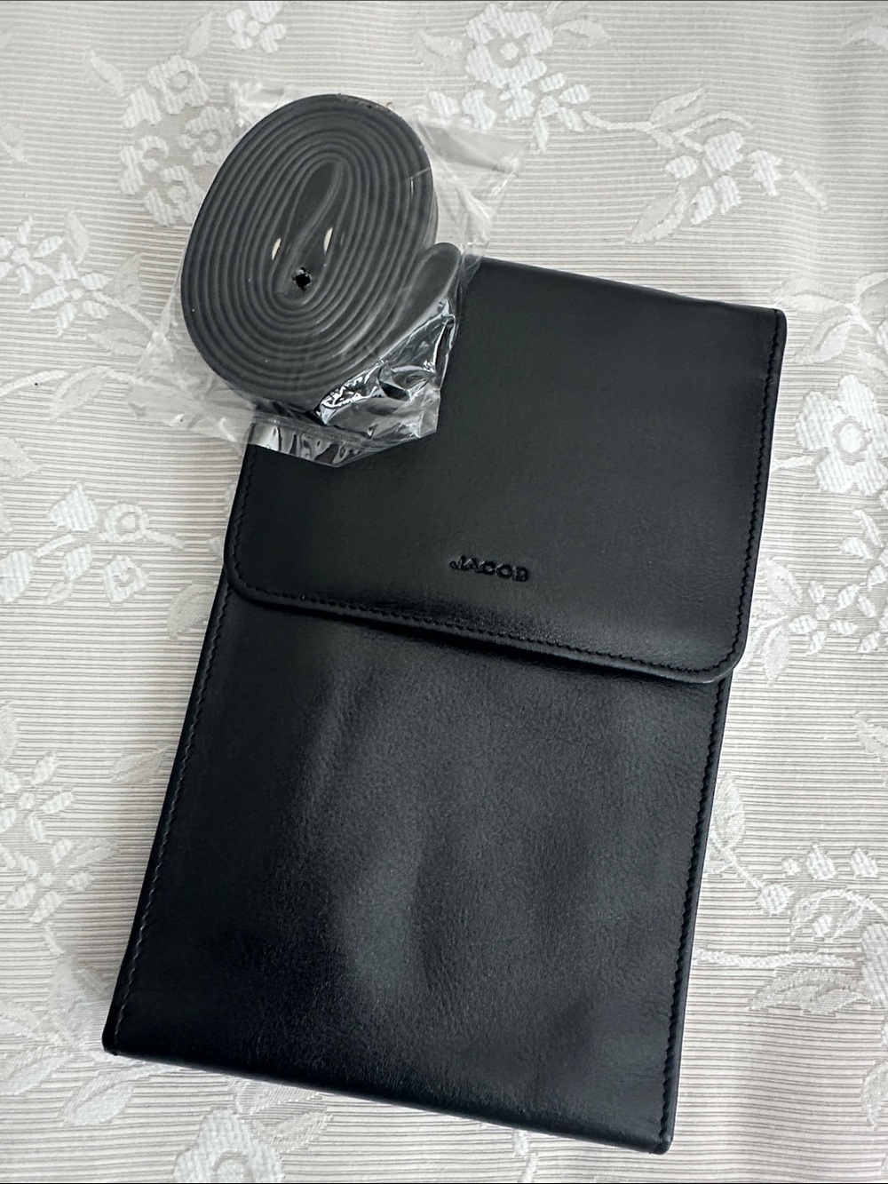 JACOB brand travel wallet crossbody in black leather and detachable strap.